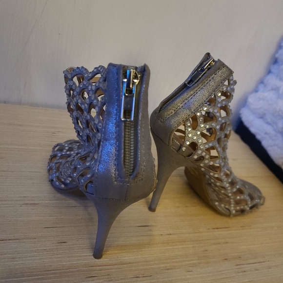 Heels - Picture 3 of 5